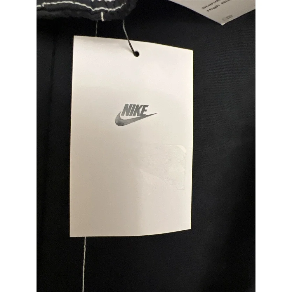 Nike women's standard skirt, small, black NWT‎ High Rise
